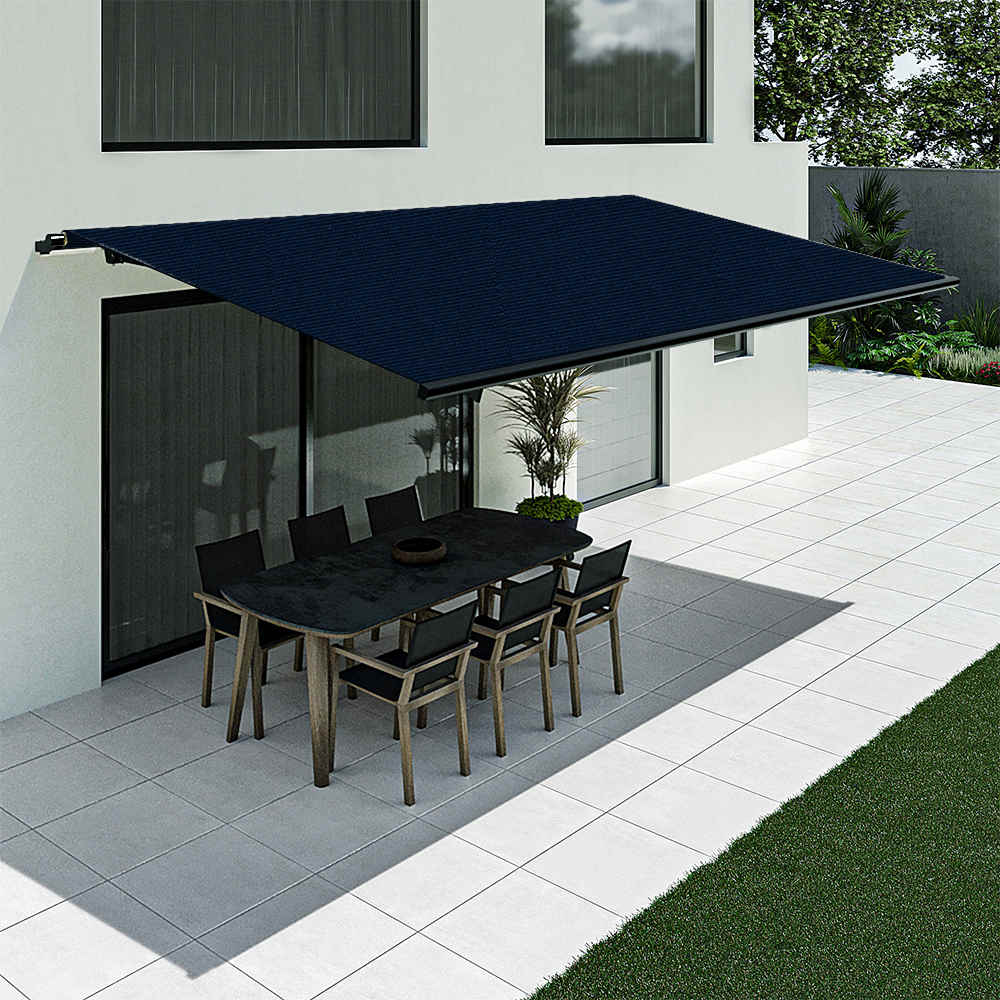 Terrasse mit Markise in Blau