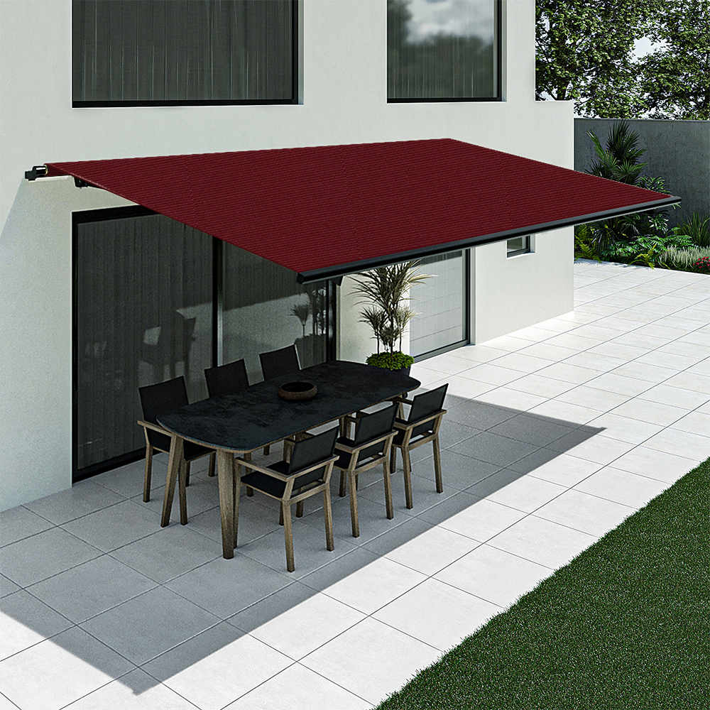 Terrasse mit Markise in Rot